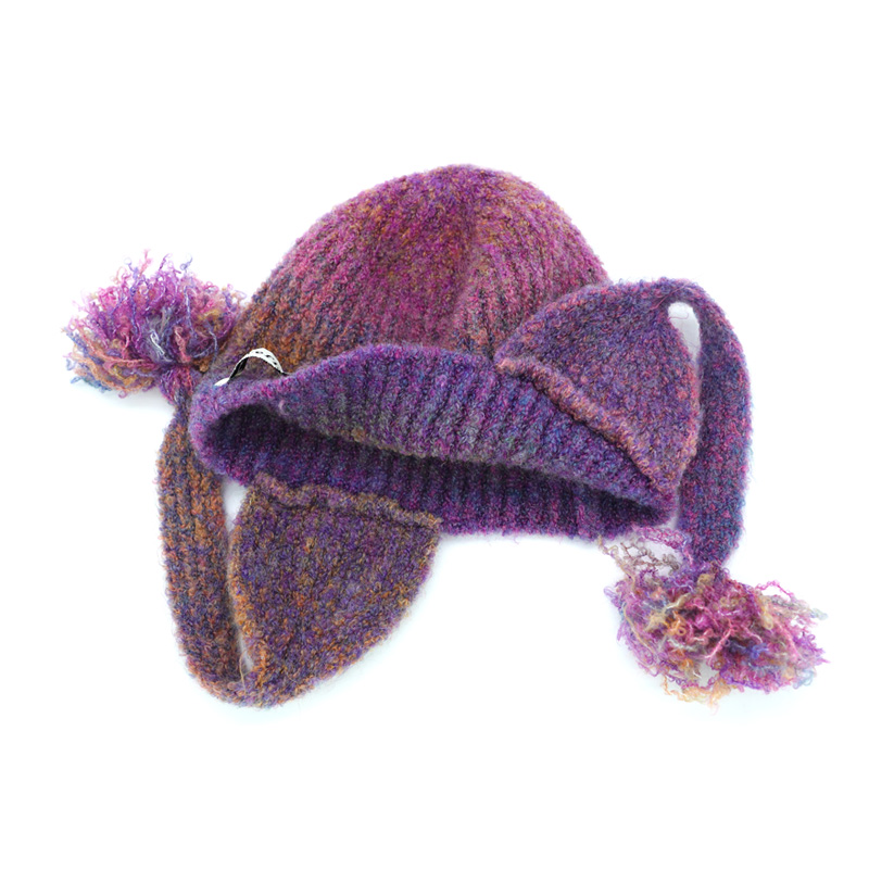 Gradient Yarn Trappers with Woven Loop Label - Image 2
